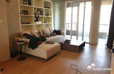 Hot 3 beds with floor heating and big balcony in Gubei